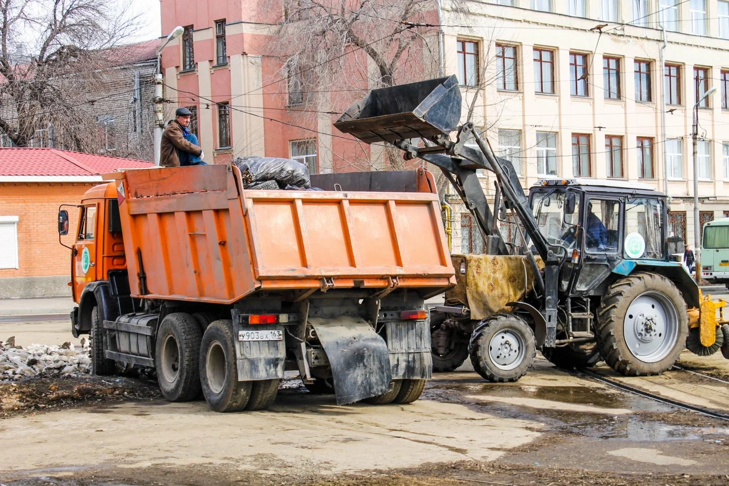 Вывоз мусора Камазом в Тюмени – аренда и заказ Камаза 10 тонн от 2399 руб. в ПроМусор