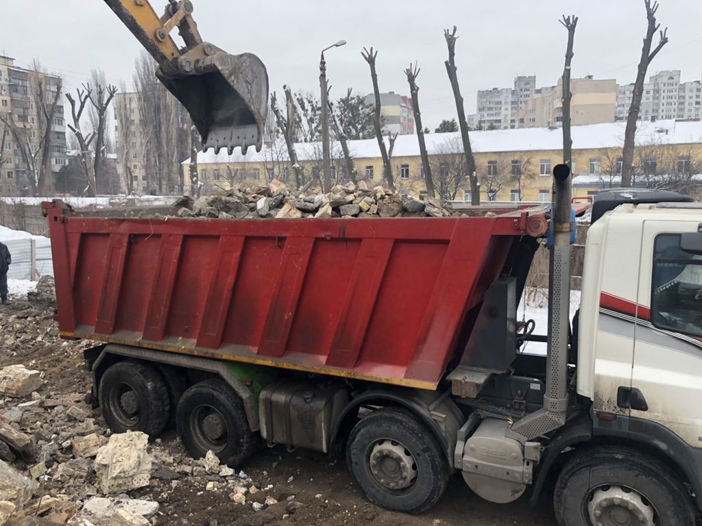 Вывоз мусора Камазом в Тюмени в октябре