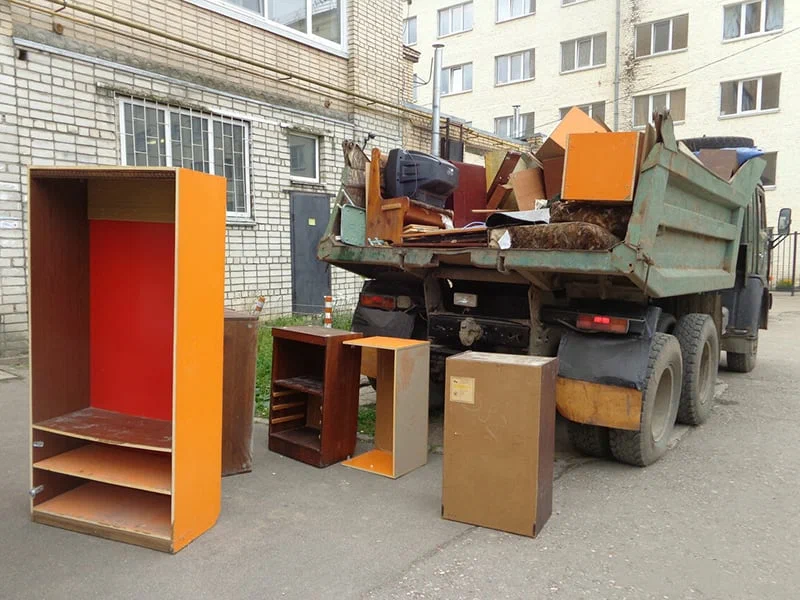 Вывоз шкафа в Тюмени от ПроМусор — недорого, демонтаж, утилизация, вывоз из квартиры от 868 руб