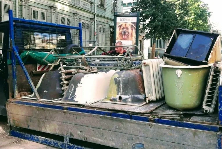 Вывоз старой сантехники в Тюмени от ПроМусор: быстро, недорого от 561 руб., утилизация и грузчики