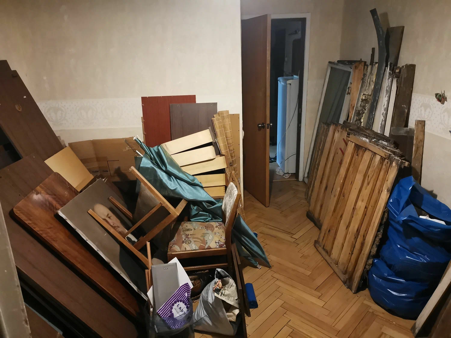Демонтаж мебели с вывозом и утилизацией в Тюмени в октябре